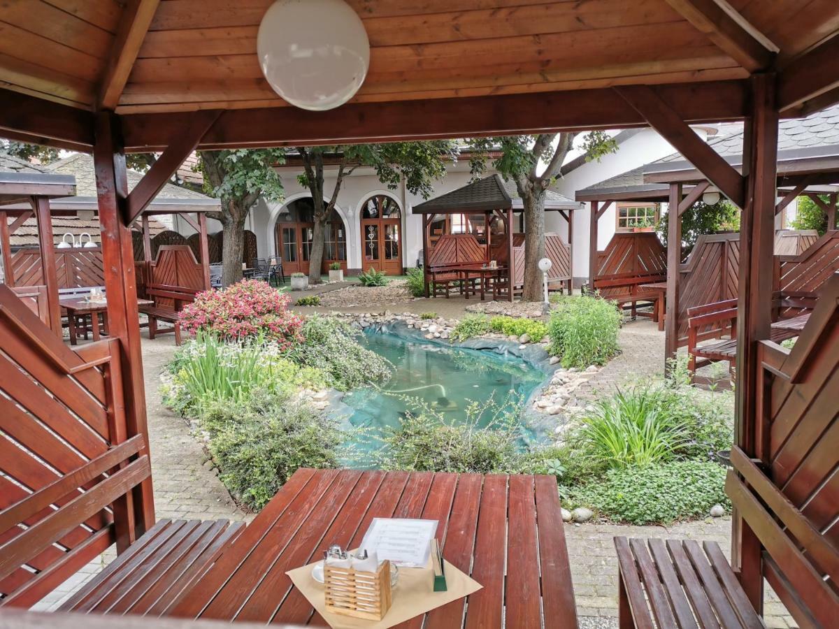 Hotel U Racka Ostrožská Nová Ves Dış mekan fotoğraf